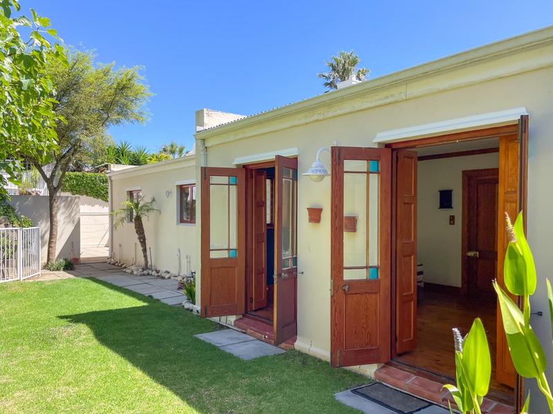 To Let 4 Bedroom Property for Rent in Hout Bay Western Cape